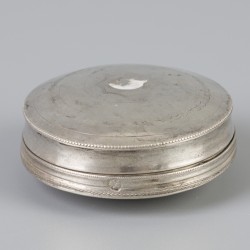 Pepermuntdoosje (Schoonhoven, Adrianus Kuijlenburg 1816) zilver.