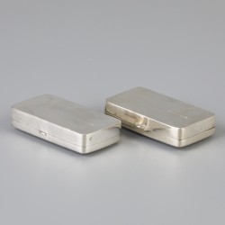 2-delig lot pillendoosjes zilver.