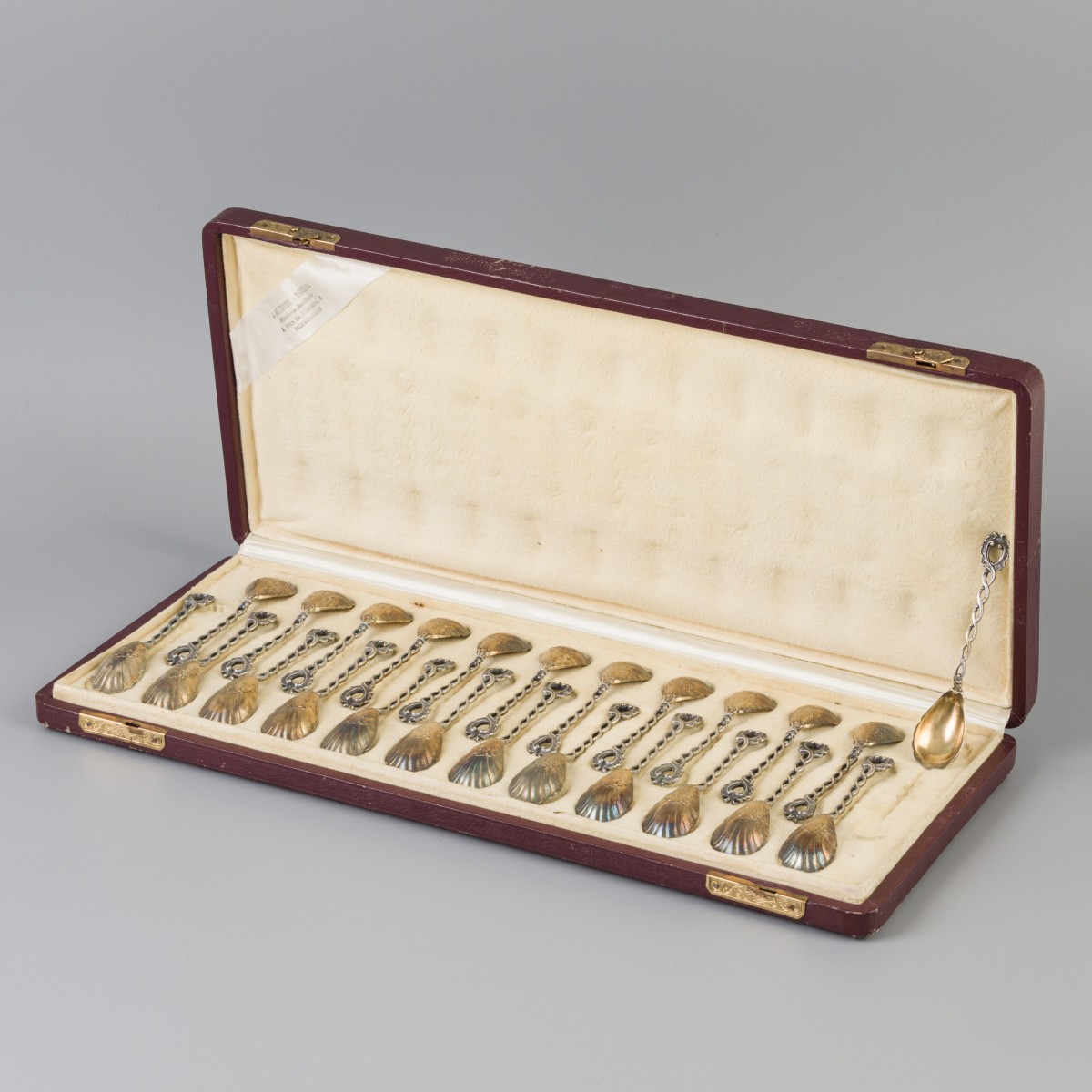 24-delige set ijslepels zilver.