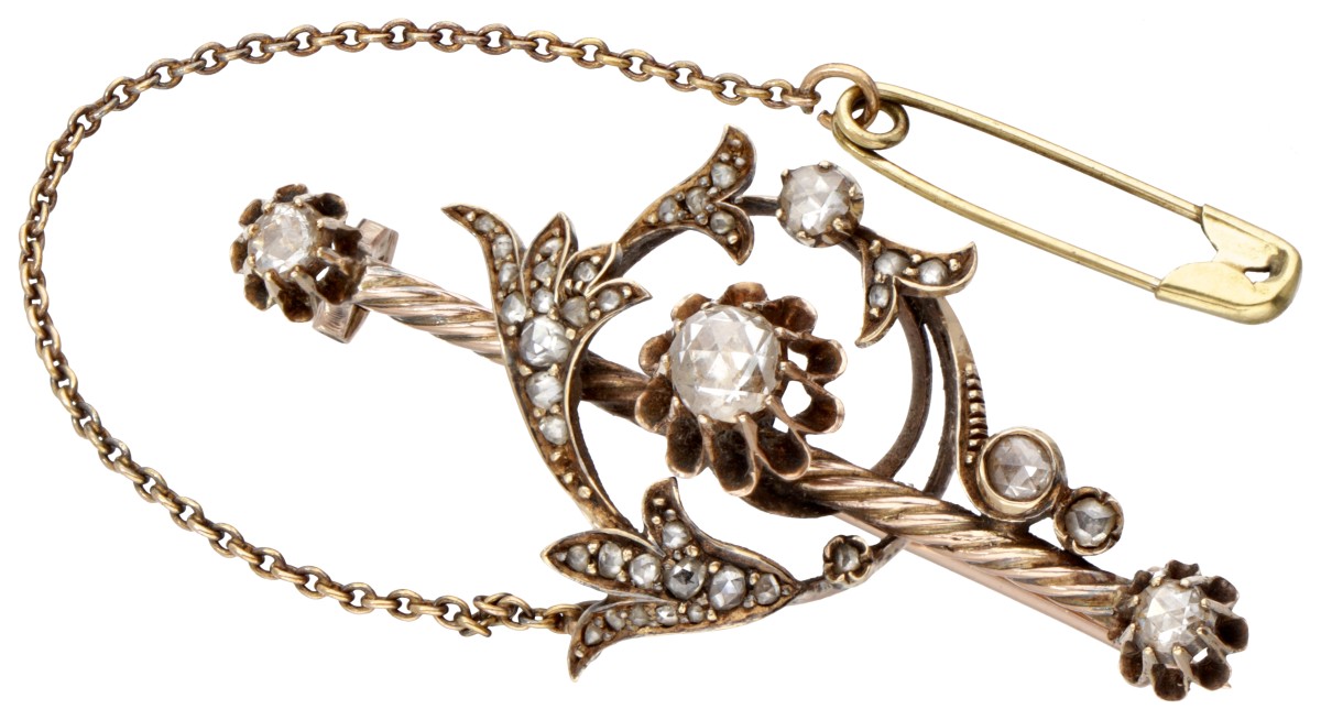 14 kt. Roségouden antieke broche bezet met roos geslepen diamanten.
