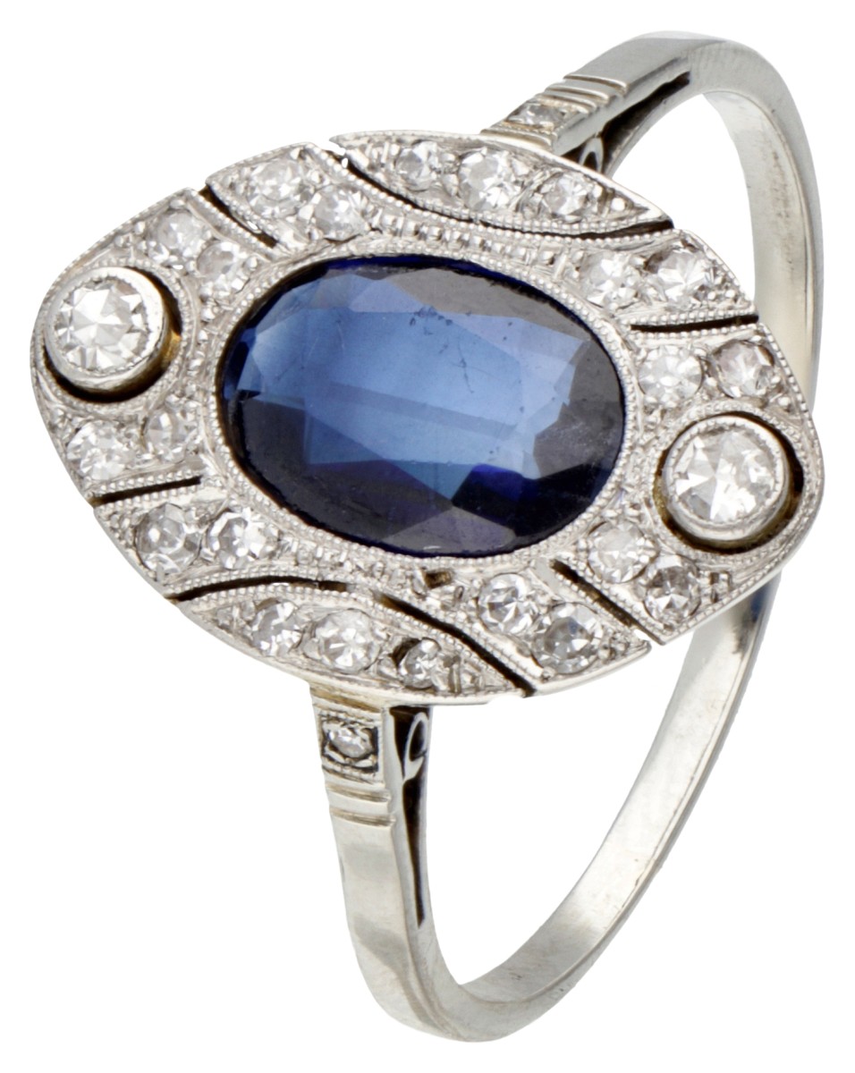 14 kt. Witgouden art deco ring bezet met ca. 0.29 ct. diamant en synthetische saffier.