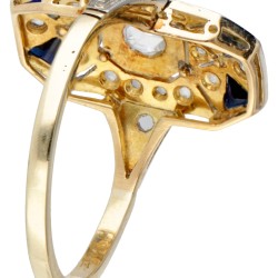 14 kt. Geelgouden art deco dinner ring bezet met diamant en synthetische saffier.