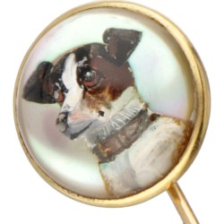 14 kt. Geelgouden vintage speld met een portret van een hond op parelmoer.