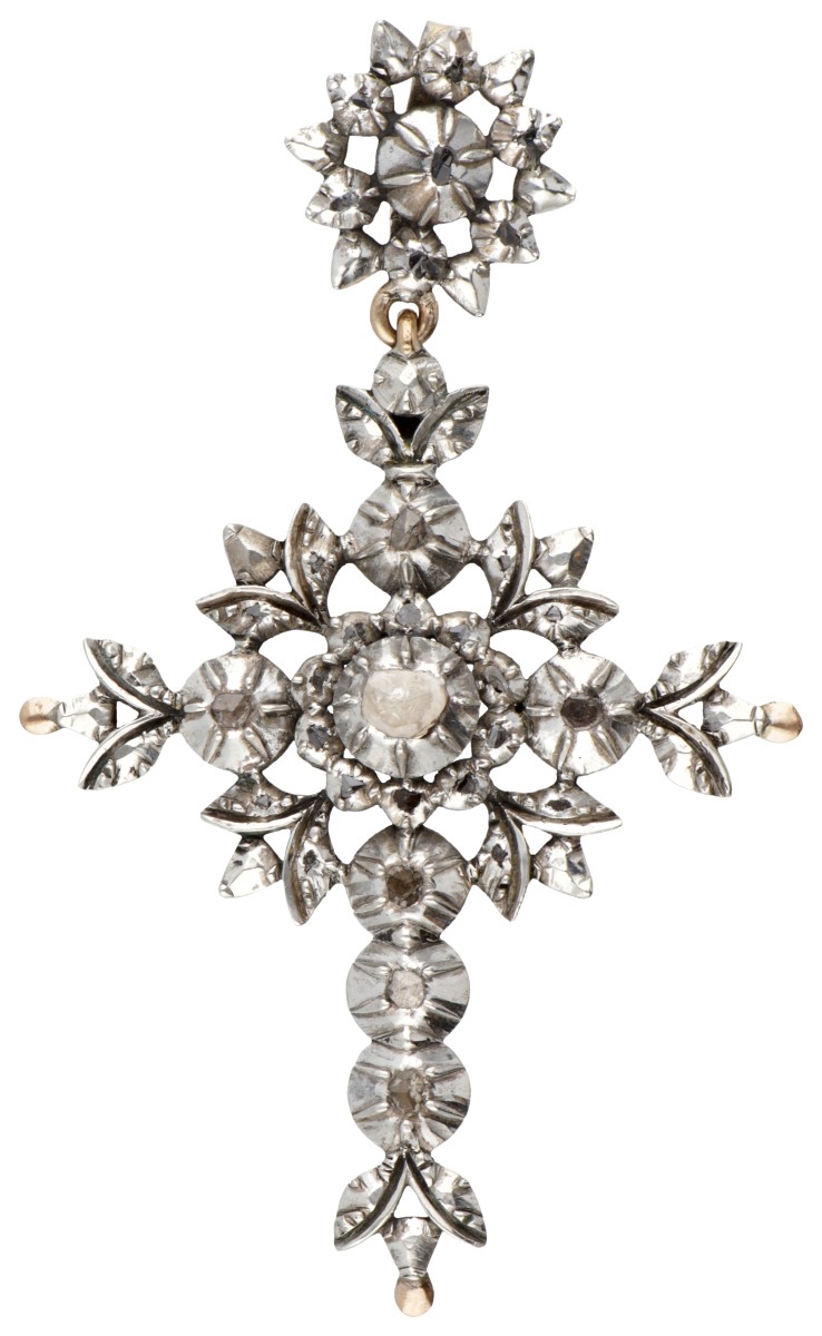 14 kt. Geelgouden/sterling zilveren 19de-eeuwse kruisvormige hanger bezet met roos geslepen diamant.