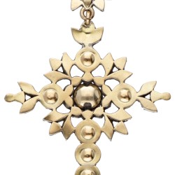 14 kt. Geelgouden/sterling zilveren 19de-eeuwse kruisvormige hanger bezet met roos geslepen diamant.