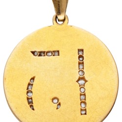 14 kt. Geelgouden 'Lucky Number Thirtheen' hanger bezet met roos geslepen diamant.