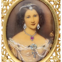 18 kt. Geelgouden Italiaanse vintage broche / hanger met een geschilderd portret van een dame.