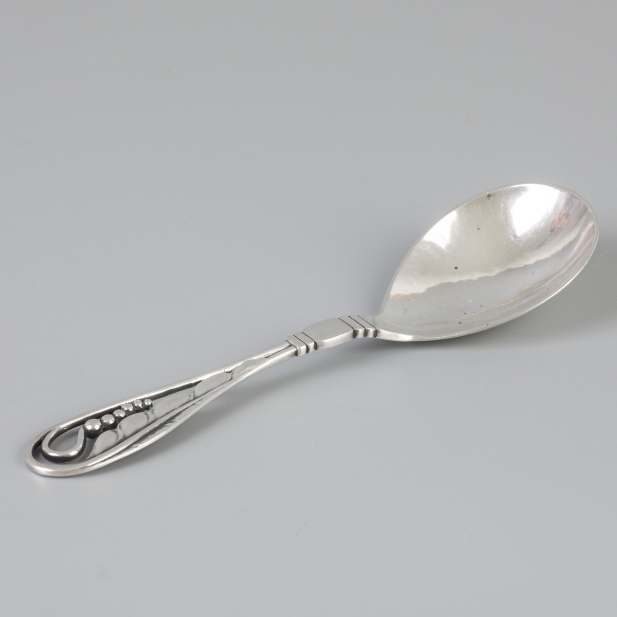 Jamlepel nr.42 Model 'Blossom' (Kopenhagen, Denemarken, Georg Jensen 1933-1944) zilver.