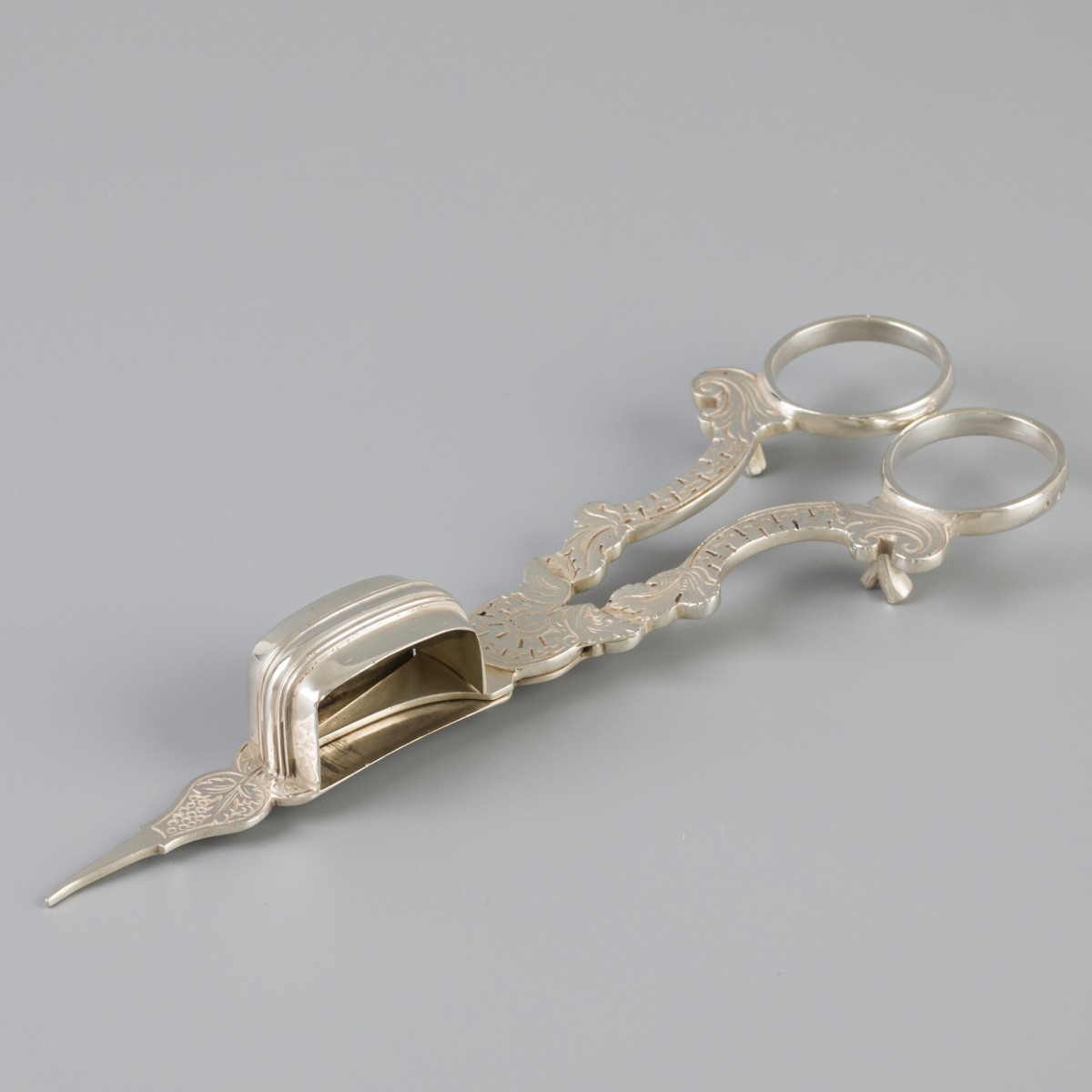 Lontenknipper zilver.