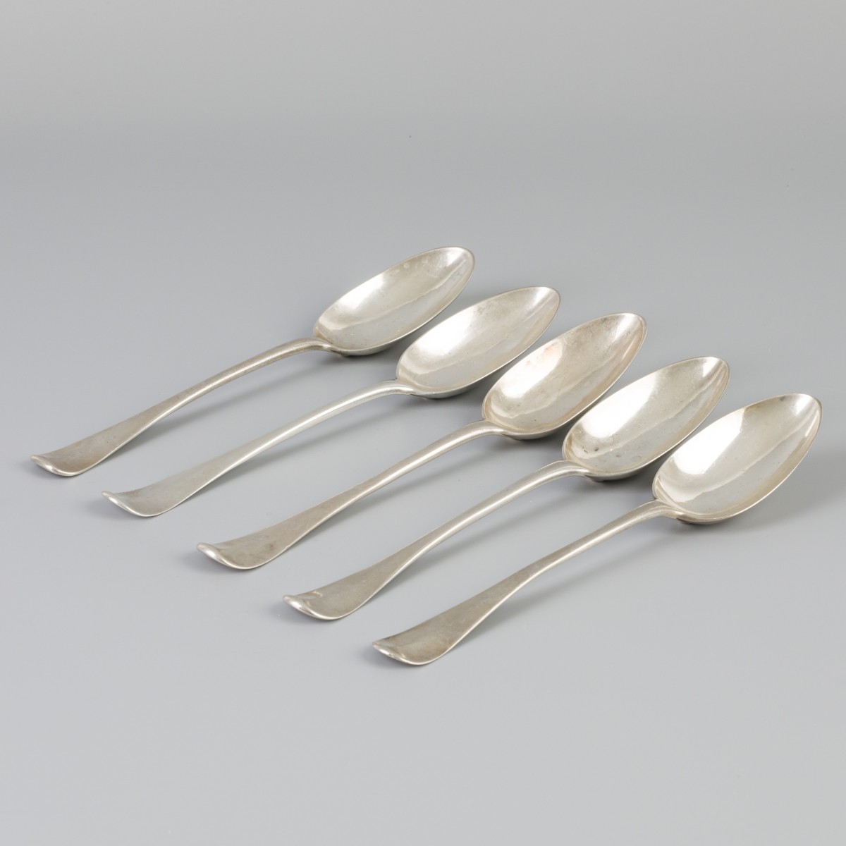 5-delige set dinerlepels (Amsterdam, Roelof Helweg 1776-1811) zilver.