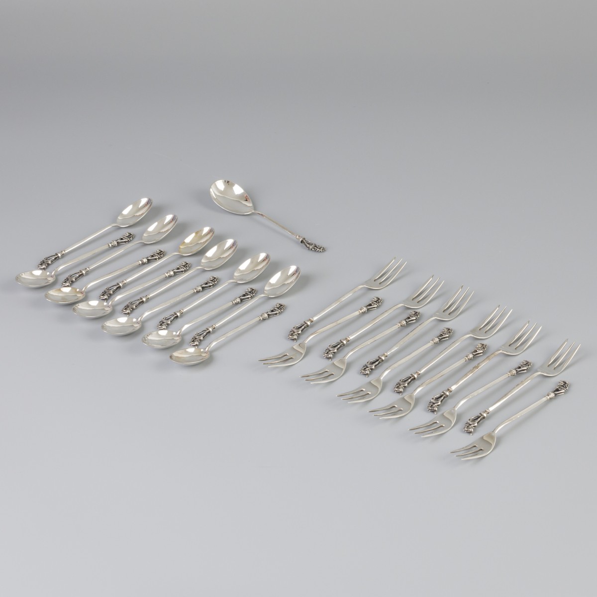 25-delige set theelepels, suikerschep & gebaksvorkjes zilver.