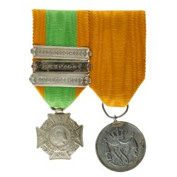 Nederland. 19e eeuw. Miniaturen van het kruis voor krijgsverrichtingen en een medaille voor trouwe dienst op Spang.