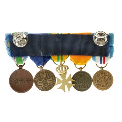 Nederland. 20e eeuw. Miniaturen van het Herinneringsmedaille voor de VN Vredesoperaties Libanon met gesp, Voor trouwe dienst, Vierdaagsekruis, voor alzijdige vaardigheid en Verenigde Naties medaille op spang.