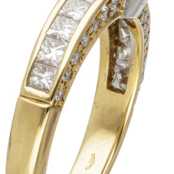 18 kt. Geelgouden shoulder ring bezet met ca. 2.35 ct. diamant.