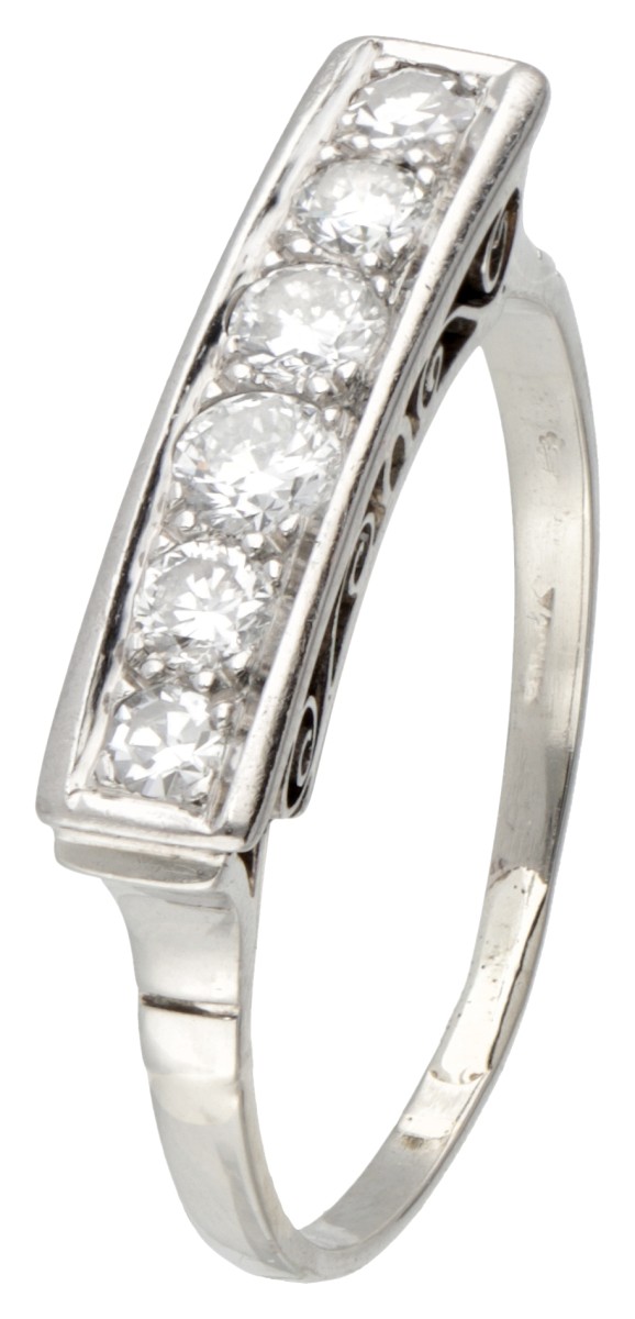 14 kt. Witgouden antieke ring bezet met ca. 0.45 ct. diamant.