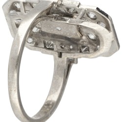 18 kt. Witgouden art deco ring bezet met diamant.