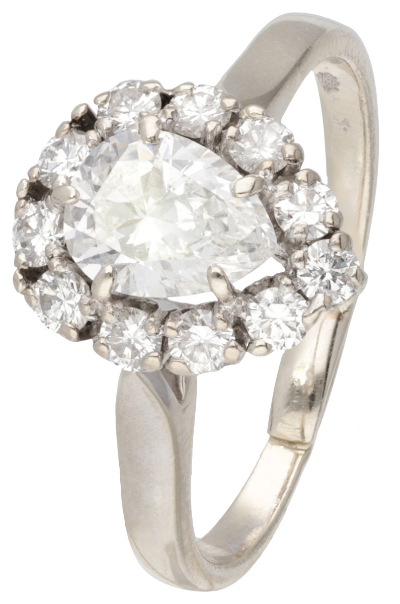 14 kt. Witgouden peervormige entourage ring bezet met ca. 0.87 ct. diamant.