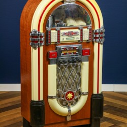 Een 1946 Spirit of St. Louis jukebox design muziekspeler, jaren '90.