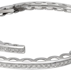18 kt. Witgouden Damiani bangle armband bezet met ca. 0.70 ct. diamant.