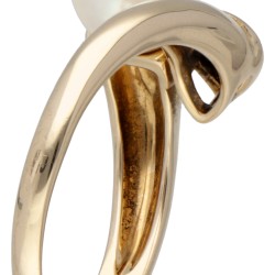 14 kt. Geelgouden ring bezet met ca. 0.27 ct. natuurlijke saffier, zoetwaterparel en diamant.