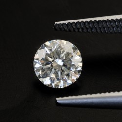 GIA-gecertificeerde briljant geslepen natuurlijke diamant van 0.99 ct.