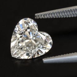 GIA-gecertificeerde hart briljant geslepen natuurlijke diamant van 2.12 ct.