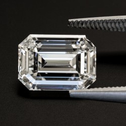 GIA-gecertificeerde emerald geslepen natuurlijke diamant van 3.13 ct.
