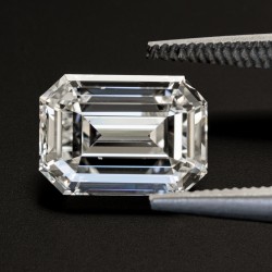 GIA-gecertificeerde emerald geslepen natuurlijke diamant van 3.13 ct.