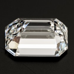 GIA-gecertificeerde emerald geslepen natuurlijke diamant van 3.13 ct.