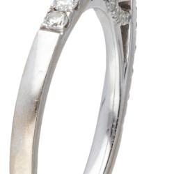 18 kt. Witgouden shoulder ring bezet met ca. 1.21 ct. diamant.