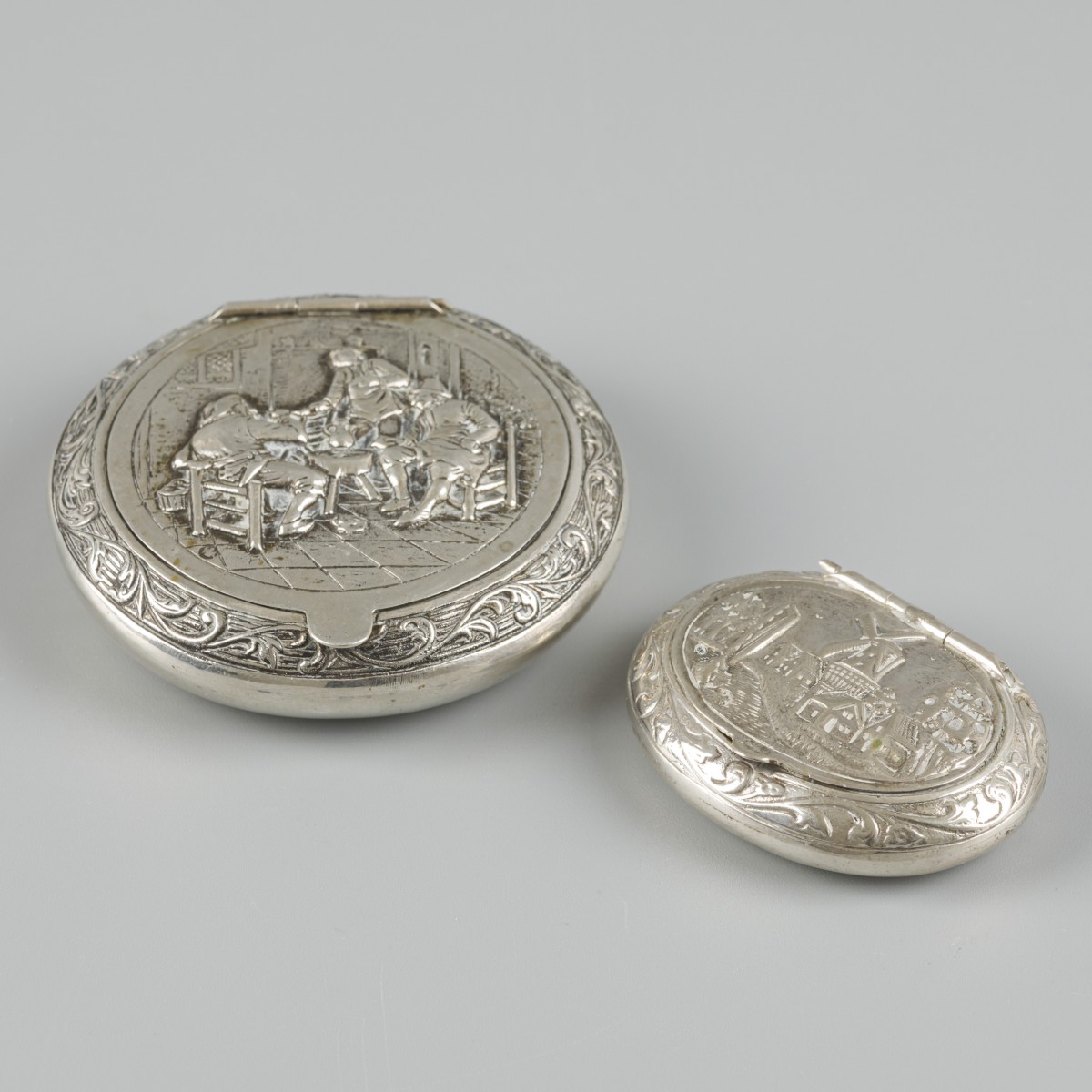 2-delig lot doosjes zilver.