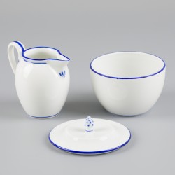 Een porseleinen koffiepot en roomstel. Meissen, 20e eeuw.