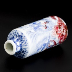 Een snuiffles, rood onderglazuur, China, 19e eeuw.