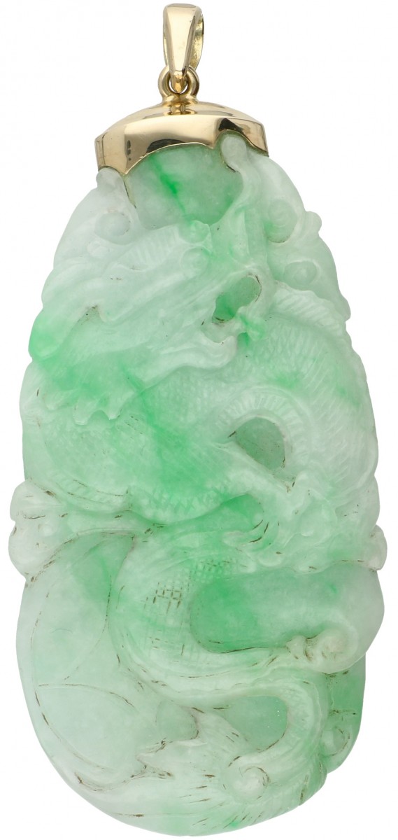 Grote hanger van gesneden jade in een geelgouden montuur - 14 kt.
