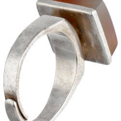 Sterling zilveren ring bezet met agaat door Noorse designer David Andersen.