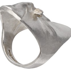Sterling zilveren 'Mask of Gonda' ring door Finse designer Björn Weckström voor Lapponia.