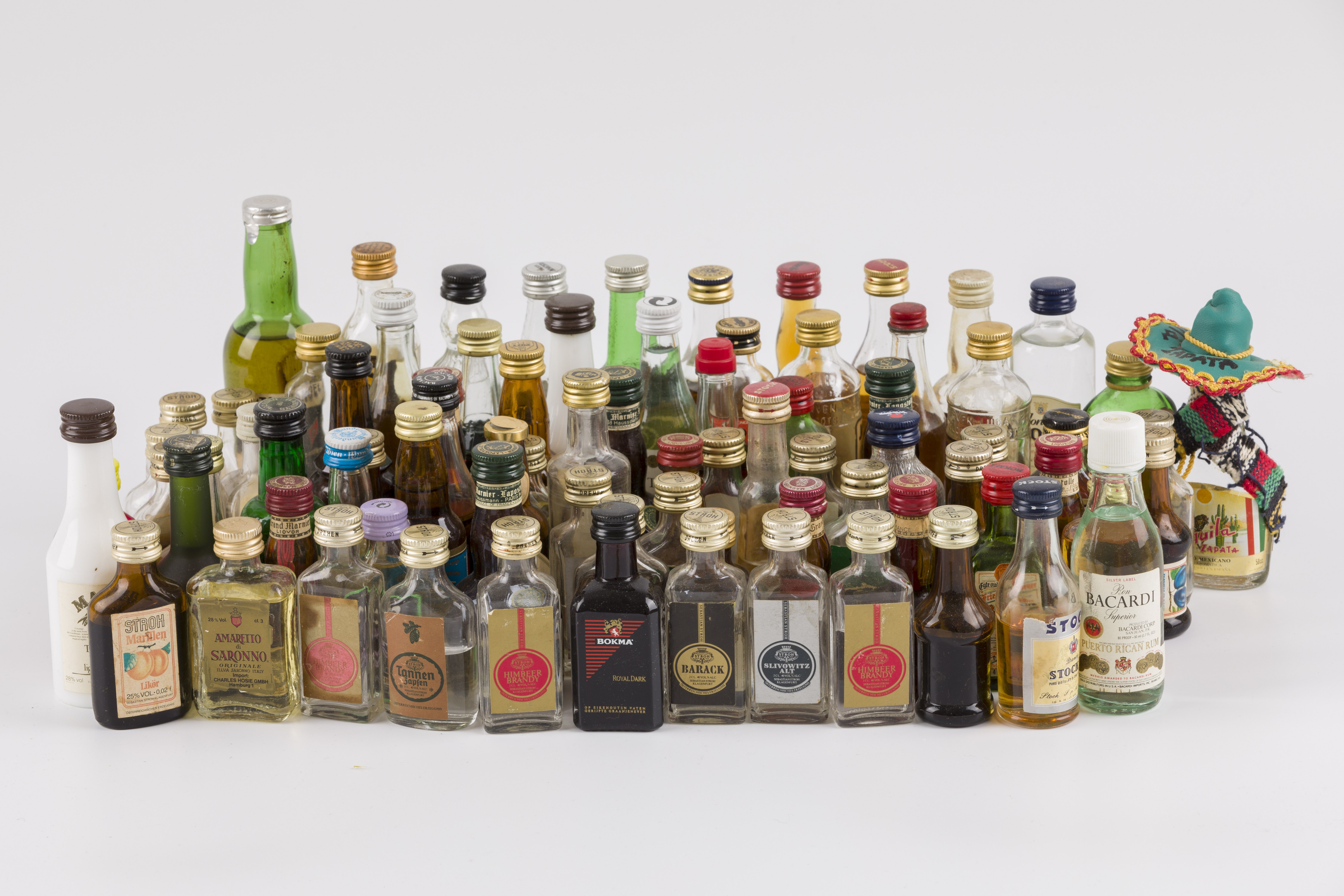 Een groot lot miniatuurflesjes sterke drank, 20e eeuw