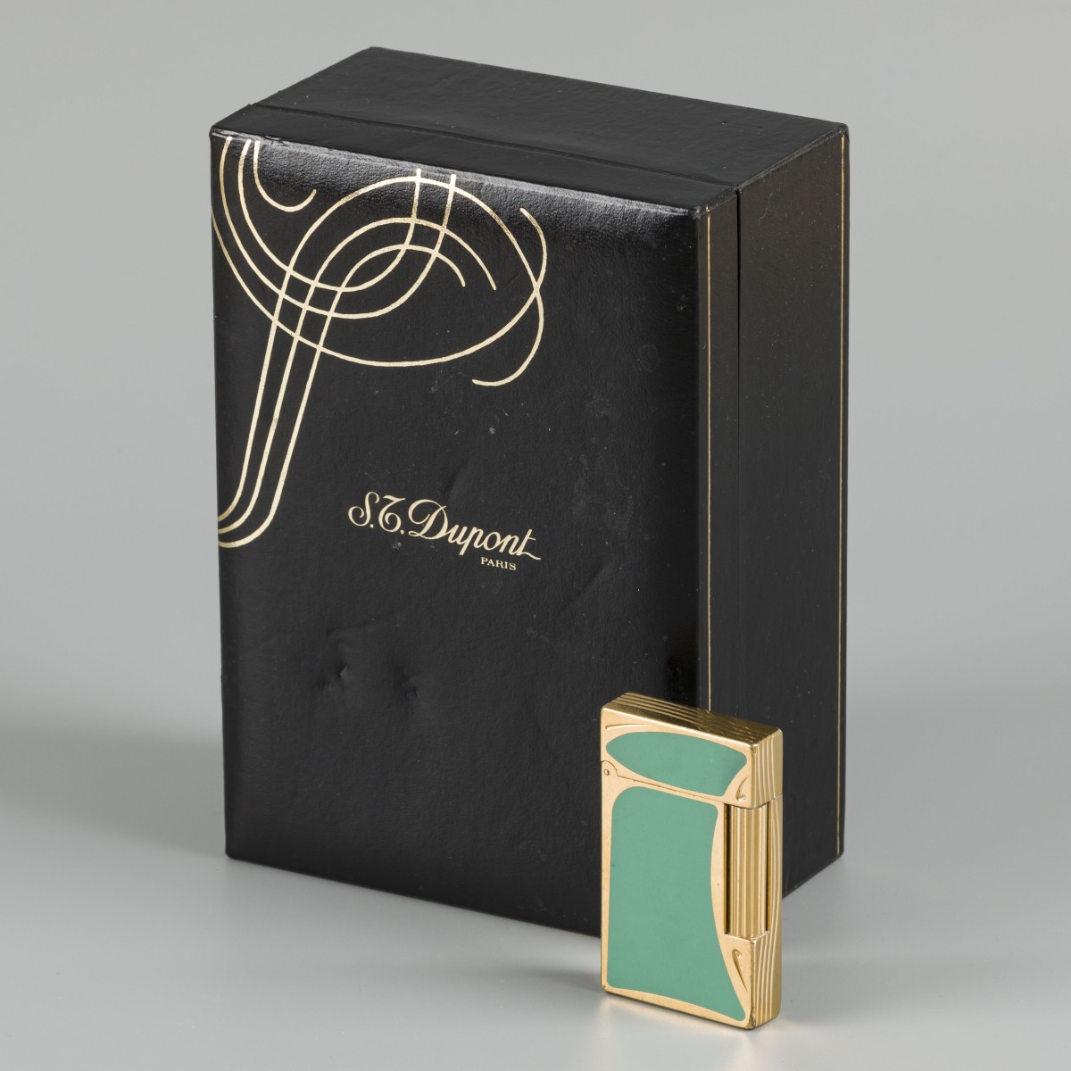 S.T. Dupont Art Nouveau aansteker met originele doos Limited Edition.