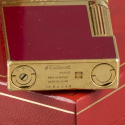 S.T. Dupont Laque-de-Chine aansteker rouge met originele doos.