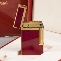 S.T. Dupont Laque-de-Chine aansteker rouge met originele doos.
