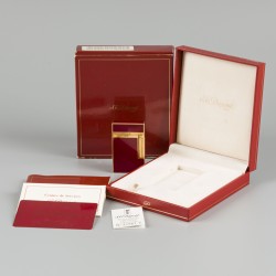 S.T. Dupont Laque-de-Chine aansteker rouge met originele doos.