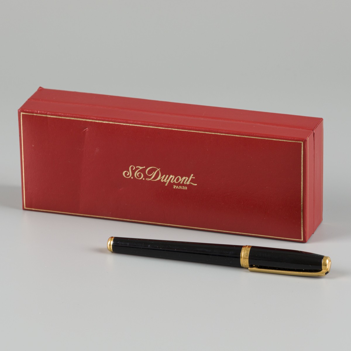 S.T. Dupont "Fidelio" Vulpen Laque-de-Chine met originele doos.
