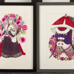 Chinese School, Een set van (3) knipkunstwerkjes voorstellende diverse toneelpersonages / Chinese opera maskers, eind 20e eeuw.
