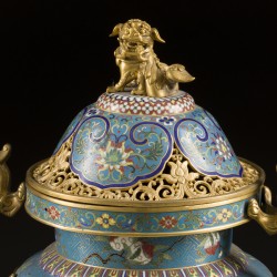 Een bronzen cloissonné koro / wierookvat, China, 20e eeuw. 