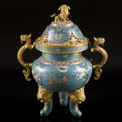Een bronzen cloissonné koro / wierookvat, China, 20e eeuw. 