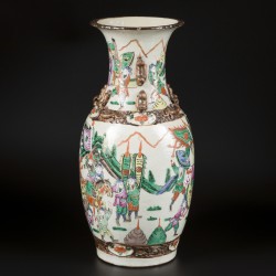 Een Nanking baluster vaas, China, 20e eeuw.