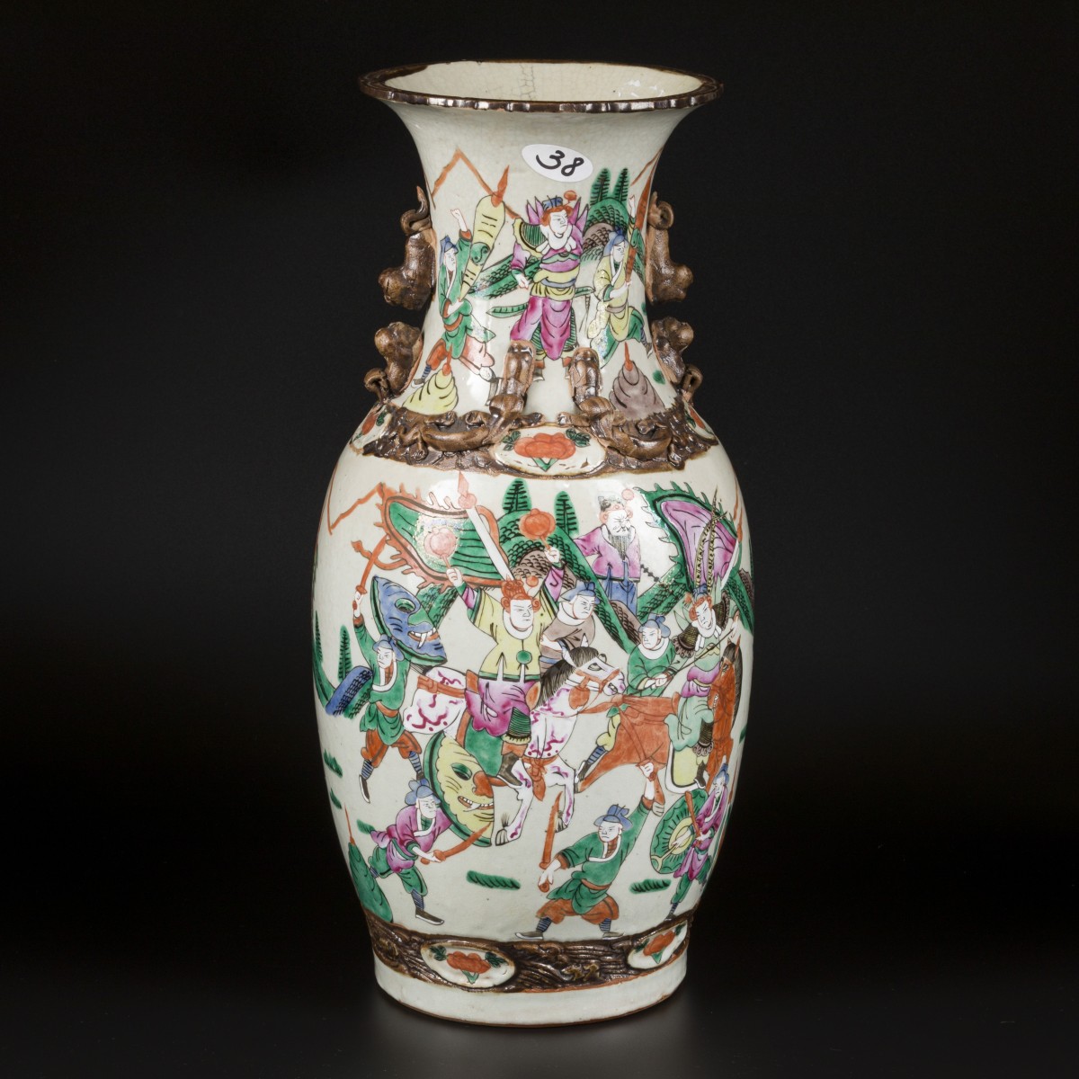 Een Nanking baluster vaas, China, 20e eeuw.