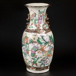 Een Nanking baluster vaas, China, 20e eeuw.
