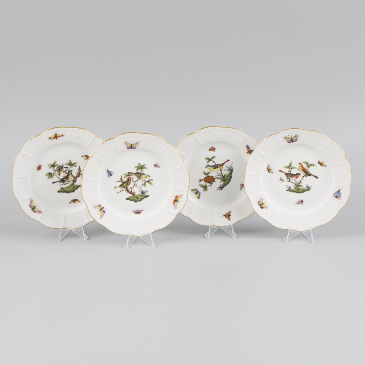Een set van (4) porseleinen bordjes met Rotschild Bird decor. Herend, Hongarije, eind 20e eeuw.