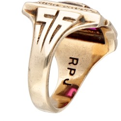 BWG 10 kt. geelgouden college ring met synthetische robijn.